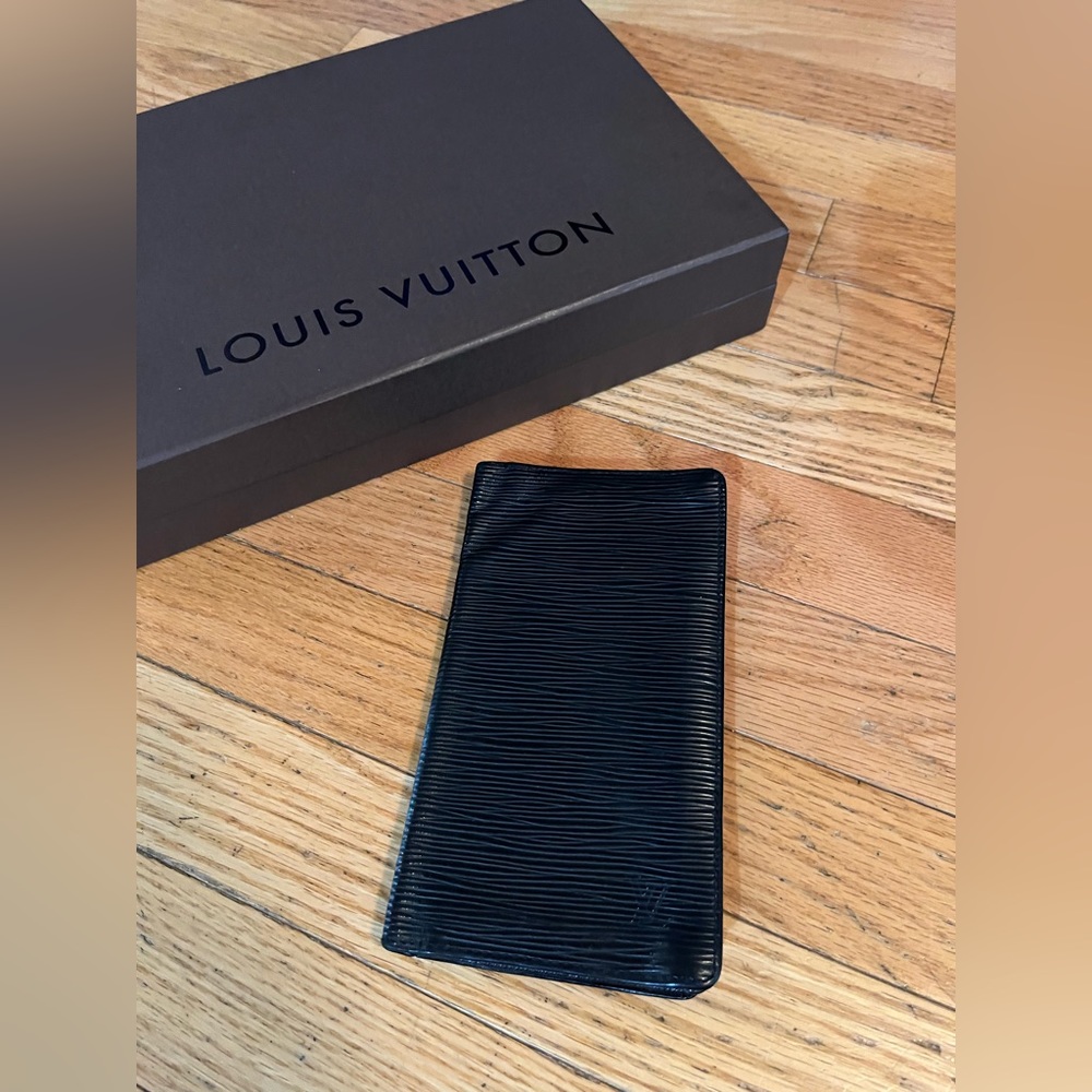 Louis Vuitton Epi wallet